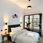 10 Council Square *