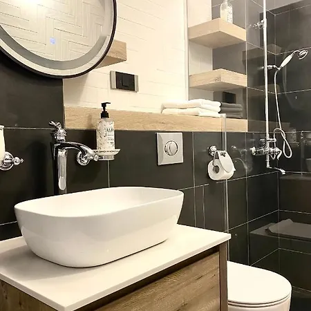 10 Council Square Apartment *