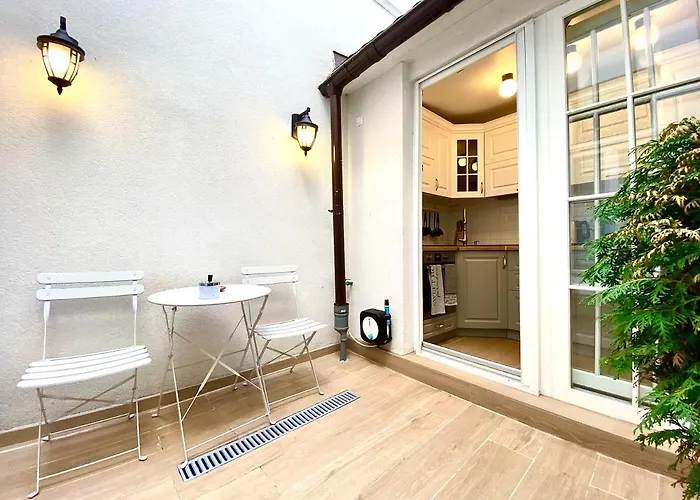 10 Council Square Apartment