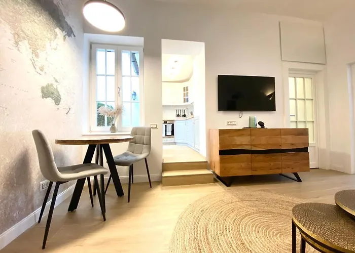 10 Council Square Apartment *