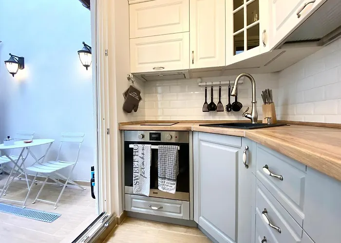 10 Council Square Apartment