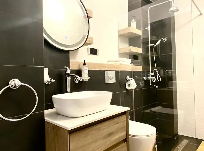 10 Council Square Apartment